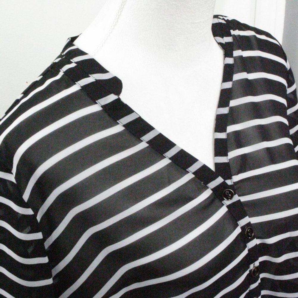 A.n.a Black/White Stripe Sheer Partial Button Front Blouse Size Medium - Picture 2 of 6